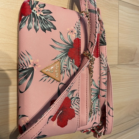 Small pink and red flowers GUESS shoulder bag - Picture 2 of 6